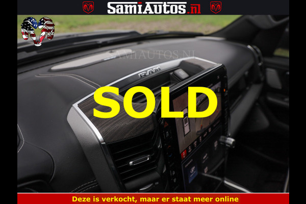 Dodge Ram NIGHT PREMIUM | 426PK | STRIPING | LUCHTVERING | HUD | PANO | 360 CAM | Full Option | LIMITED WHEELS | De Meest Luxe Pick-Up in  Comfortabele Dubbele Cabine met Royale 5 Zitplaatsen | EERSTE EIGENAAR | SMOKE PACK | BOM VOL |