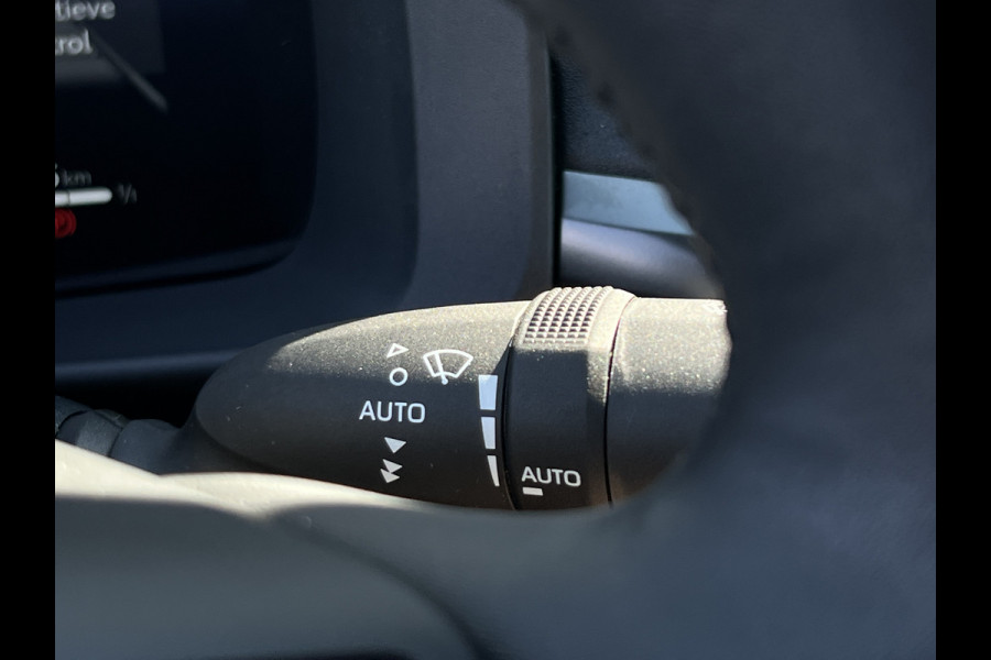 Toyota C-HR 2.0 Plug-in Hybrid 220 First Edition | ACC | Premium LED | Camera | Dodehoek