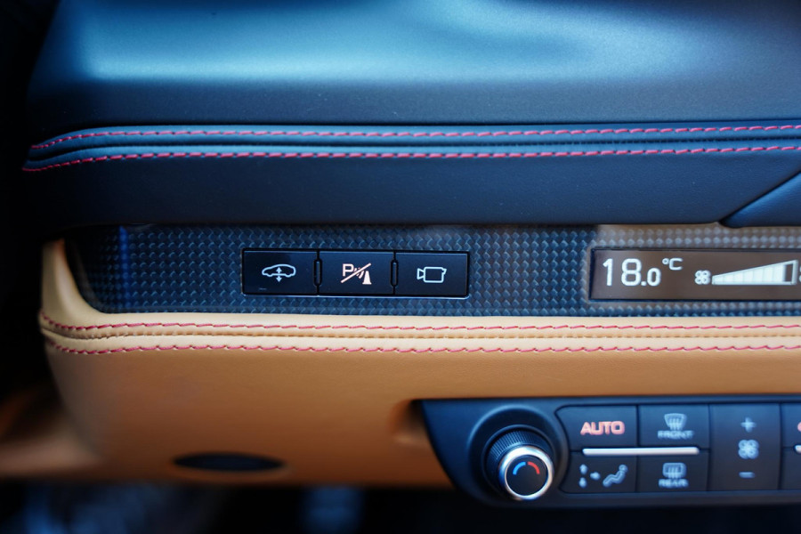 Ferrari F8 Spider 3.9 V8 HELE Carbon Pack