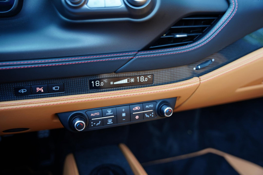 Ferrari F8 Spider 3.9 V8 HELE Carbon Pack