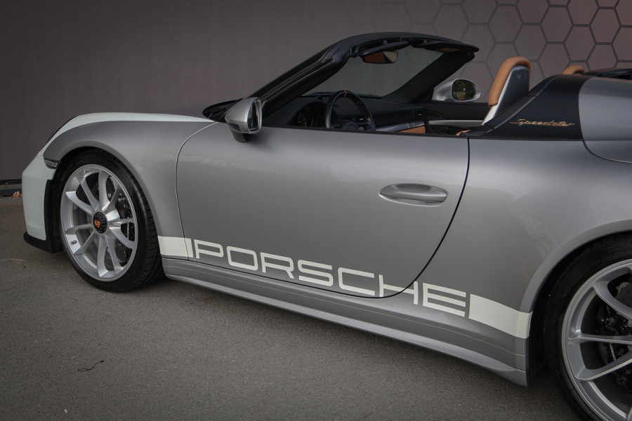 Porsche 911 Speedster 4.0 | VAT REFUNDABLE | HERITAGE PACK | LIFTING | CERAMIC BRAKES | CAMERA | LEATHER AIRVENTS + FULL LEATHER & DASH | SP