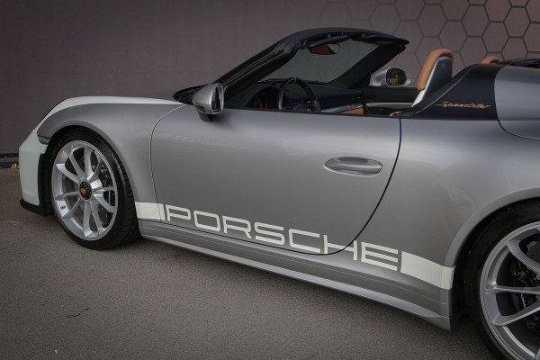 Porsche 911 Speedster 4.0 | VAT REFUNDABLE | HERITAGE PACK | LIFTING | CERAMIC BRAKES | CAMERA | LEATHER AIRVENTS + FULL LEATHER & DASH | SP