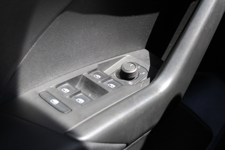 Volkswagen T-Cross 1.0 TSI Life Edition Automaat | Parkeersensoren | Adaptieve Cruise Control