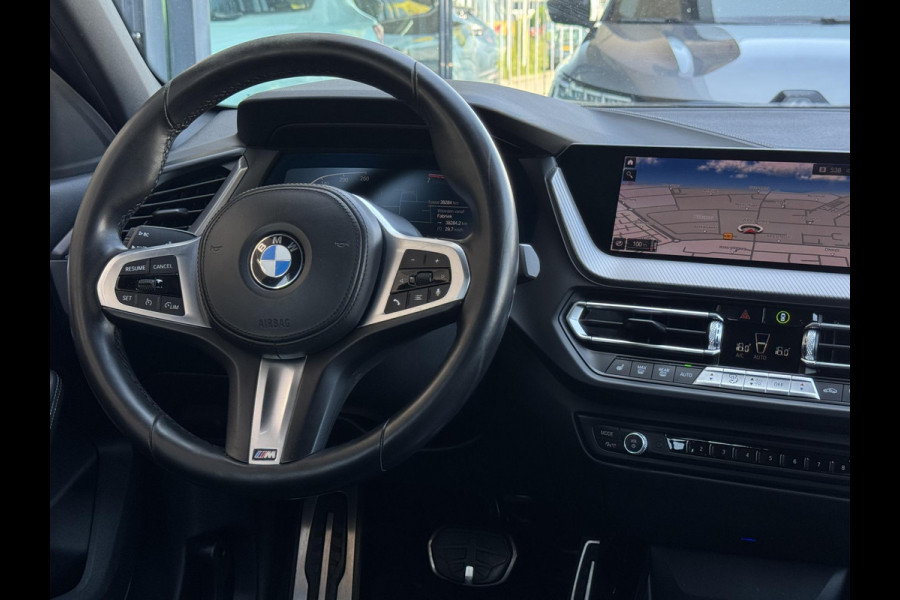 BMW 1-serie 118i High Executive Edition NL-AUTO | M-PAKKET | LEDER | SFEER VERLICHTING