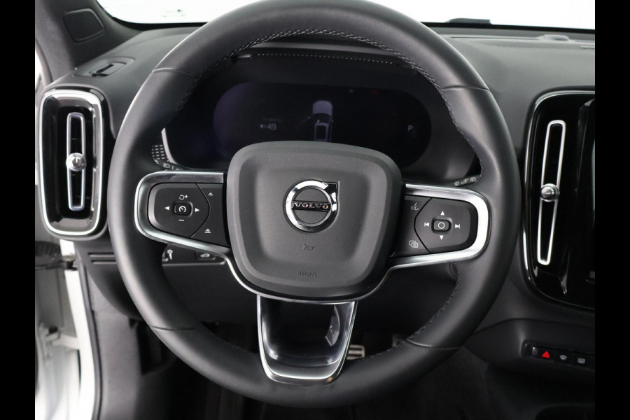 Volvo XC40 RECHARGE TWIN PRO AWD SOD ACCU 93% GARANTIE 9-2031 SCHUIF/ PANORAMADAK. WARMTEPOMP. DIGITAAL DASHBOARD.
