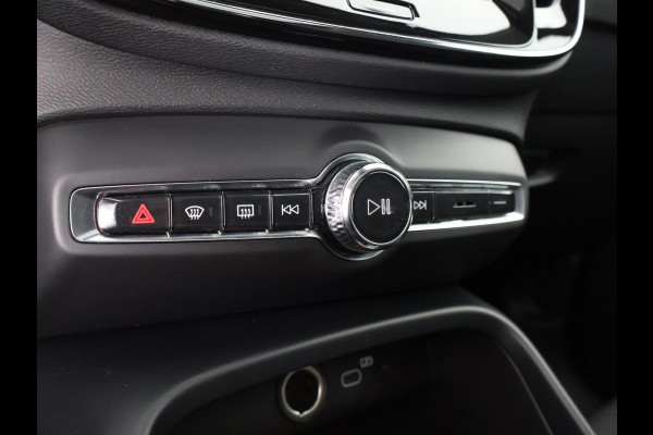 Volvo XC40 RECHARGE TWIN PRO AWD SOD ACCU 93% GARANTIE 9-2031 SCHUIF/ PANORAMADAK. WARMTEPOMP. DIGITAAL DASHBOARD.