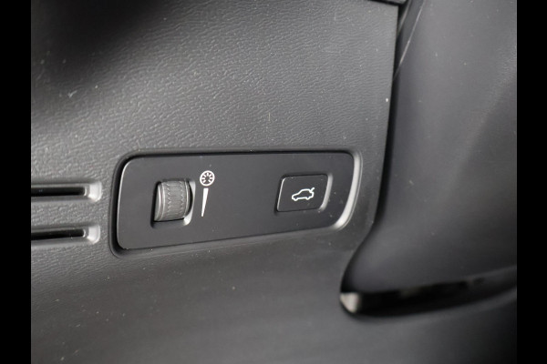 Volvo XC40 RECHARGE TWIN PRO AWD SOD ACCU 93% GARANTIE 9-2031 SCHUIF/ PANORAMADAK. WARMTEPOMP. DIGITAAL DASHBOARD.
