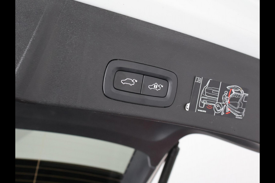 Volvo XC40 RECHARGE TWIN PRO AWD SOD ACCU 93% GARANTIE 9-2031 SCHUIF/ PANORAMADAK. WARMTEPOMP. DIGITAAL DASHBOARD.