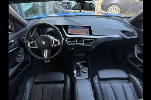 BMW 1-serie 118i High Executive Edition NL-AUTO | M-PAKKET | LEDER | SFEER VERLICHTING