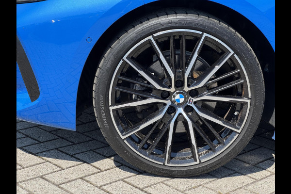 BMW 1-serie 118i High Executive Edition NL-AUTO | M-PAKKET | LEDER | SFEER VERLICHTING
