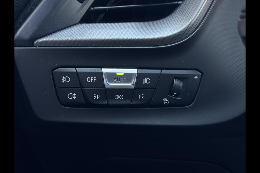 BMW 1-serie 118i High Executive Edition NL-AUTO | M-PAKKET | LEDER | SFEER VERLICHTING