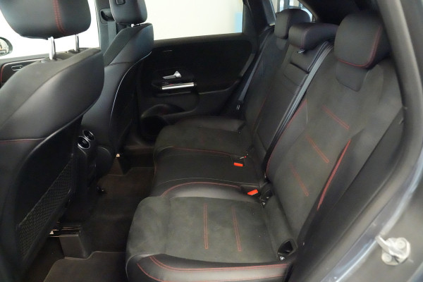 Mercedes-Benz B-Klasse 200 Premium AMG Full-led Navigatie Carbon