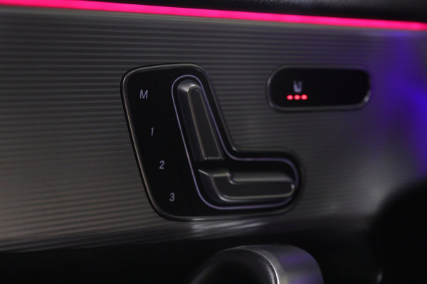 Mercedes-Benz A-Klasse 250 4MATIC AMG-LINE /PANO/CARPLAY/MEMORY/360CAM/VOL