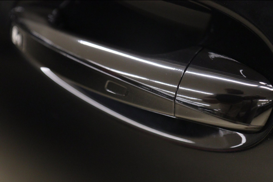 Mercedes-Benz A-Klasse 250 4MATIC AMG-LINE /PANO/CARPLAY/MEMORY/360CAM/VOL