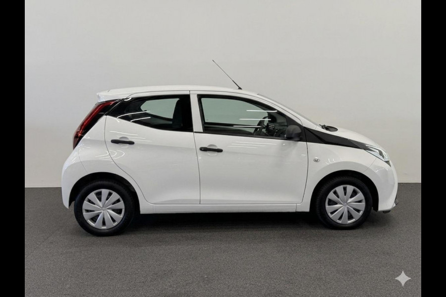 Toyota Aygo 1.0 VVT-i x-fun Airco Bluetooth Centrale vergrendeling + afstand bediening Electrische ramen Led 5 Deurs