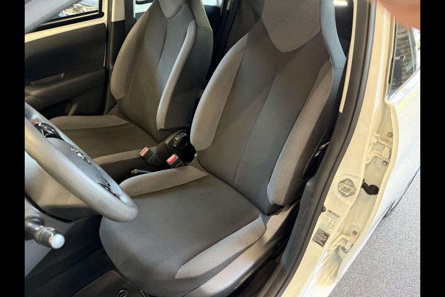 Toyota Aygo 1.0 VVT-i x-fun Airco Bluetooth Centrale vergrendeling + afstand bediening Electrische ramen Led 5 Deurs