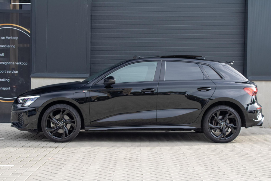 Audi A3 Sportback 40 TFSIe S line RS Bekleding MATRIX PANO MAXTON  ACC