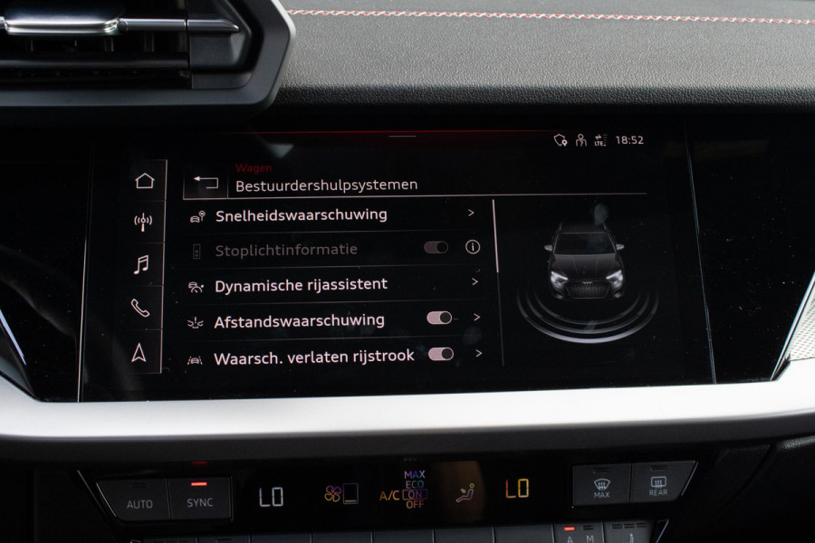 Audi A3 Sportback 40 TFSIe S line RS Bekleding MATRIX PANO MAXTON  ACC