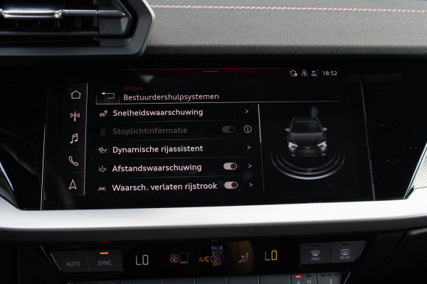 Audi A3 Sportback 40 TFSIe S line RS Bekleding MATRIX PANO MAXTON  ACC