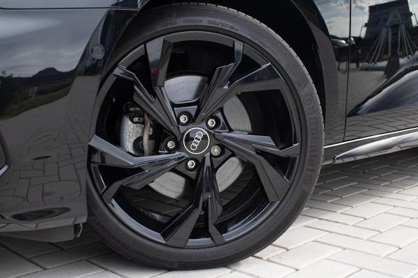 Audi A3 Sportback 40 TFSIe S line RS Bekleding MATRIX PANO MAXTON  ACC