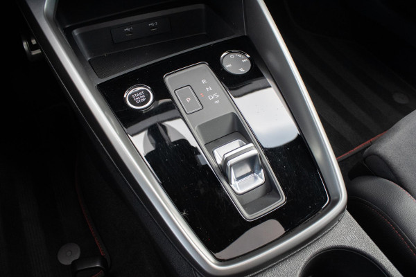 Audi A3 Sportback 40 TFSIe S line RS Bekleding MATRIX PANO MAXTON  ACC