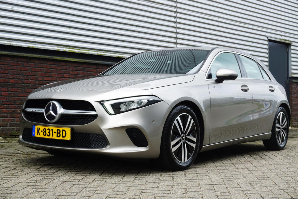 Mercedes-Benz A-Klasse 180 Luxury/Sportstoelen/leer/Sfeerverlichting/ Widescreen/Carplay.