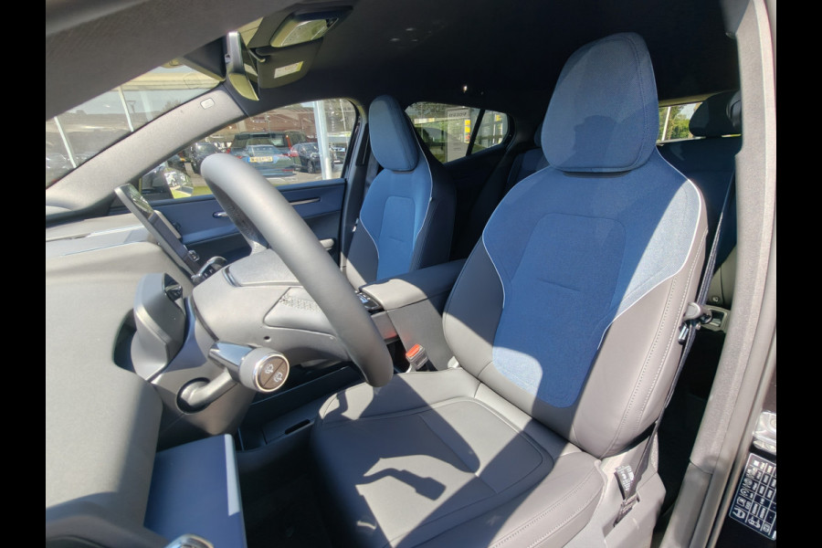 Volvo EX30 Extended Range 272PK Plus Europa 69 kWh | Climate pack | H&K | ACC | Blis | Elektr. stoel