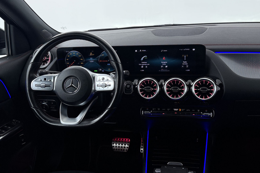 Mercedes-Benz EQA 250 Business Solution AMG 67 kWh (STOELVERWARMING, SFEERVERLICHTING, CAMERA, PARKEERSENSOREN)