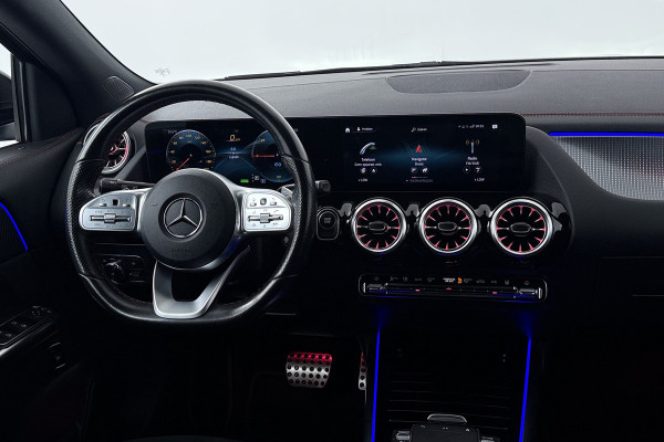 Mercedes-Benz EQA 250 Business Solution AMG 67 kWh (STOELVERWARMING, SFEERVERLICHTING, CAMERA, PARKEERSENSOREN)