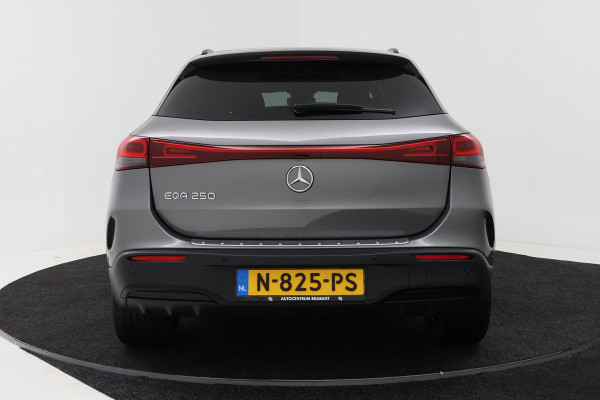 Mercedes-Benz EQA 250 Business Solution AMG 67 kWh (STOELVERWARMING, SFEERVERLICHTING, CAMERA, PARKEERSENSOREN)