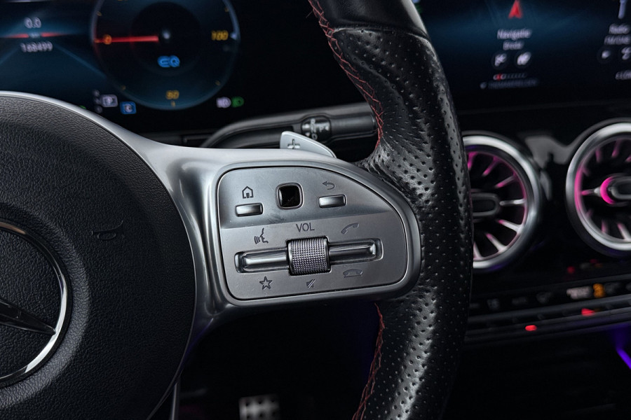 Mercedes-Benz EQA 250 Business Solution AMG 67 kWh (STOELVERWARMING, SFEERVERLICHTING, CAMERA, PARKEERSENSOREN)