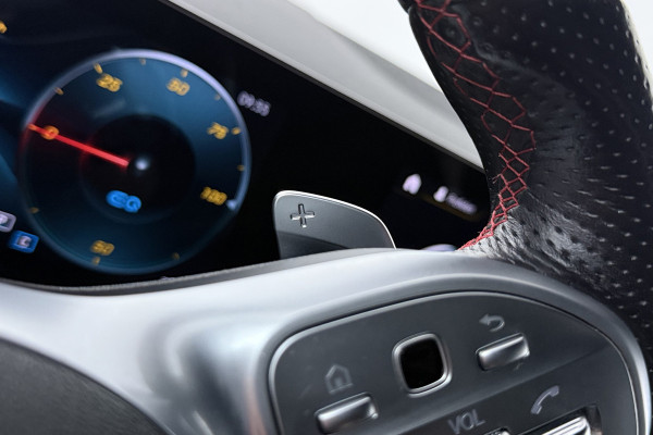 Mercedes-Benz EQA 250 Business Solution AMG 67 kWh (STOELVERWARMING, SFEERVERLICHTING, CAMERA, PARKEERSENSOREN)