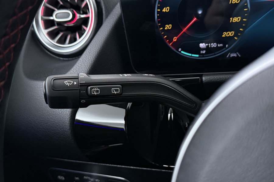Mercedes-Benz EQA 250 Business Solution AMG 67 kWh (STOELVERWARMING, SFEERVERLICHTING, CAMERA, PARKEERSENSOREN)