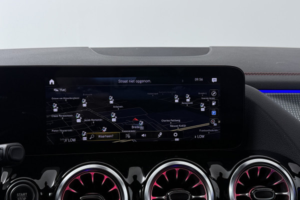 Mercedes-Benz EQA 250 Business Solution AMG 67 kWh (STOELVERWARMING, SFEERVERLICHTING, CAMERA, PARKEERSENSOREN)