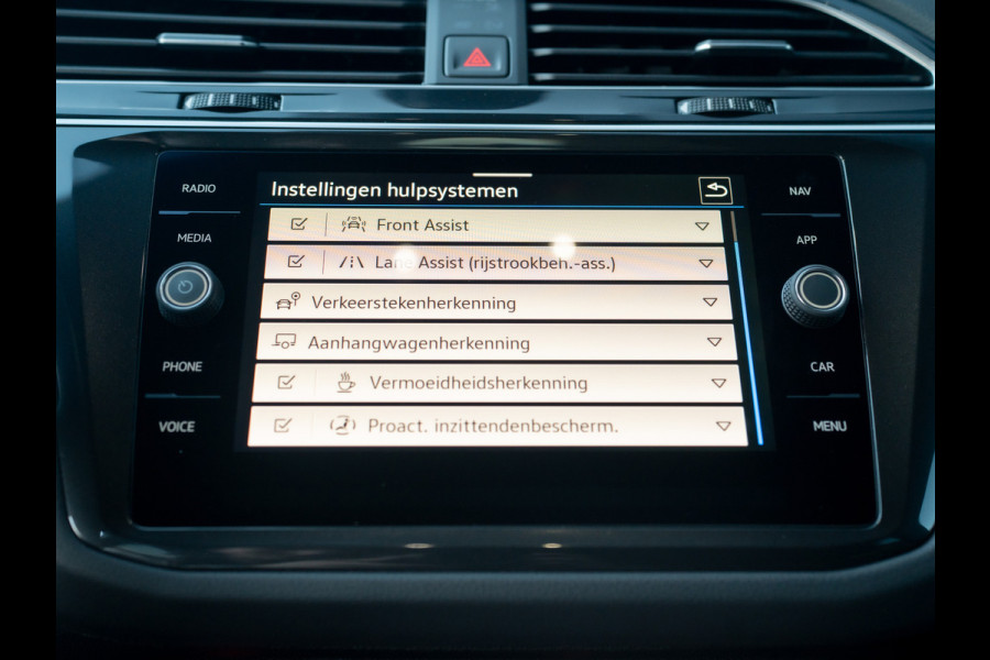 Volkswagen Tiguan 1.5 TSI R-Line Business | Black Style | Trekhaak wegkl. | Camera | IQ Light | Prijs Rijklaar!!