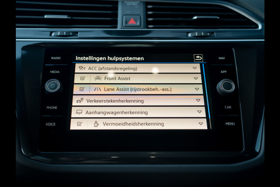 Volkswagen Tiguan 1.5 TSI R-Line Business | Black Style | Trekhaak wegkl. | Camera | IQ Light | Prijs Rijklaar!!