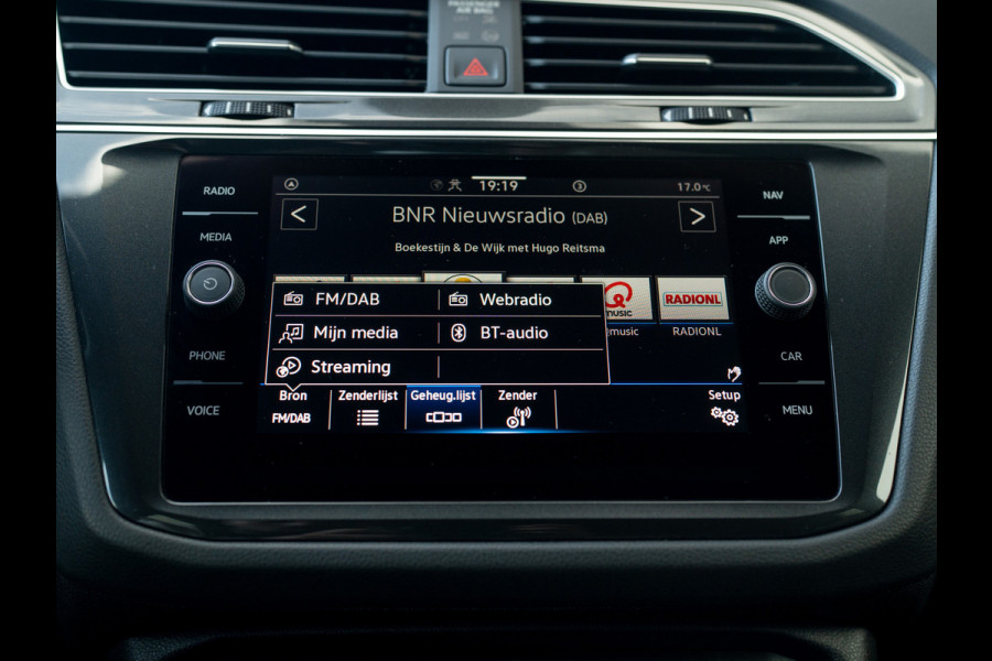 Volkswagen Tiguan 1.5 TSI R-Line Business+ | 360 Camera | Trekhaak wegkl. | 20'' | Allseason banden | Black Style | Prijs Rijklaar!!