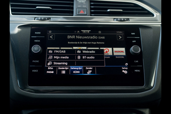 Volkswagen Tiguan 1.5 TSI R-Line Business+ | 360 Camera | Trekhaak wegkl. | 20'' | Allseason banden | Black Style | Prijs Rijklaar!!