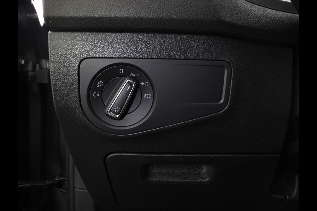 Volkswagen Tiguan Allspace 1.5 TSI Highline All-space 7p. Adaptive cruise control Climate control LED Parkeersensoren Panoramadak Achteruitrijd camera Trekhaak Navigatie Voorstoelen verwarmd Apple Carplay/ Android Auto