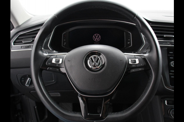 Volkswagen Tiguan Allspace 1.5 TSI Highline All-space 7p. Adaptive cruise control Climate control LED Parkeersensoren Panoramadak Achteruitrijd camera Trekhaak Navigatie Voorstoelen verwarmd Apple Carplay/ Android Auto