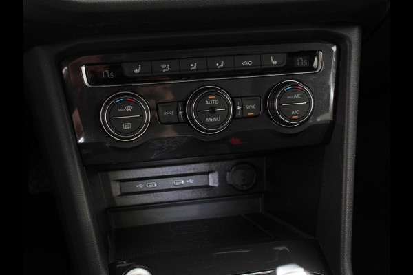 Volkswagen Tiguan Allspace 1.5 TSI Highline All-space 7p. Adaptive cruise control Climate control LED Parkeersensoren Panoramadak Achteruitrijd camera Trekhaak Navigatie Voorstoelen verwarmd Apple Carplay/ Android Auto