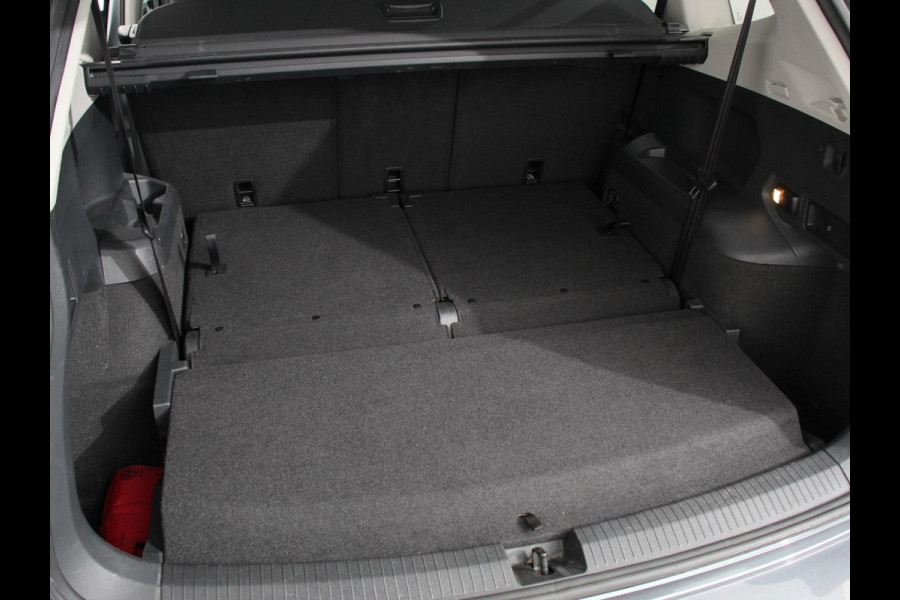 Volkswagen Tiguan Allspace 1.5 TSI Highline All-space 7p. Adaptive cruise control Climate control LED Parkeersensoren Panoramadak Achteruitrijd camera Trekhaak Navigatie Voorstoelen verwarmd Apple Carplay/ Android Auto
