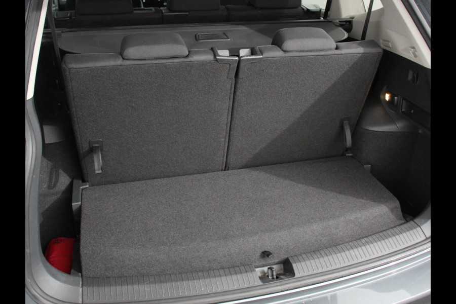 Volkswagen Tiguan Allspace 1.5 TSI Highline All-space 7p. Adaptive cruise control Climate control LED Parkeersensoren Panoramadak Achteruitrijd camera Trekhaak Navigatie Voorstoelen verwarmd Apple Carplay/ Android Auto
