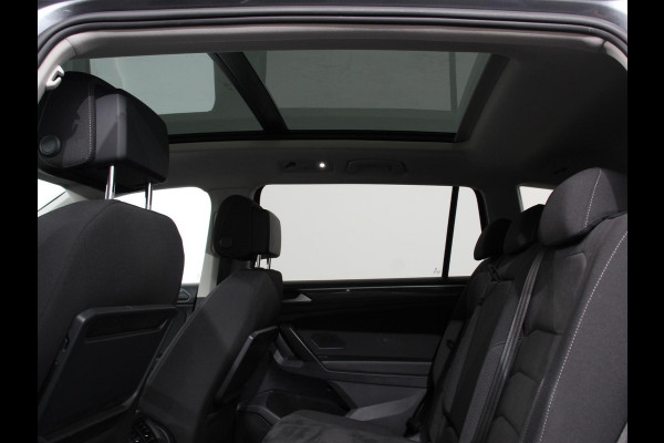Volkswagen Tiguan Allspace 1.5 TSI Highline All-space 7p. Adaptive cruise control Climate control LED Parkeersensoren Panoramadak Achteruitrijd camera Trekhaak Navigatie Voorstoelen verwarmd Apple Carplay/ Android Auto