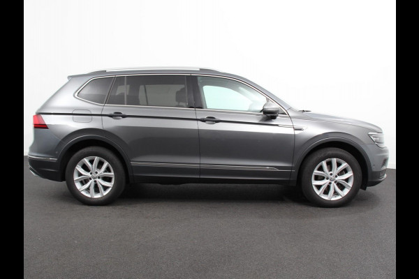 Volkswagen Tiguan Allspace 1.5 TSI Highline All-space 7p. Adaptive cruise control Climate control LED Parkeersensoren Panoramadak Achteruitrijd camera Trekhaak Navigatie Voorstoelen verwarmd Apple Carplay/ Android Auto