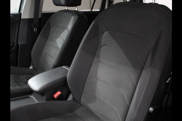 Volkswagen Tiguan Allspace 1.5 TSI Highline All-space 7p. Adaptive cruise control Climate control LED Parkeersensoren Panoramadak Achteruitrijd camera Trekhaak Navigatie Voorstoelen verwarmd Apple Carplay/ Android Auto