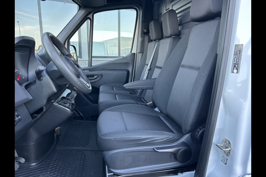 Mercedes-Benz Sprinter 215 CDI L1 H1 / Trekhaak / Cruise control / Airco / 270 Graden achterdeuren