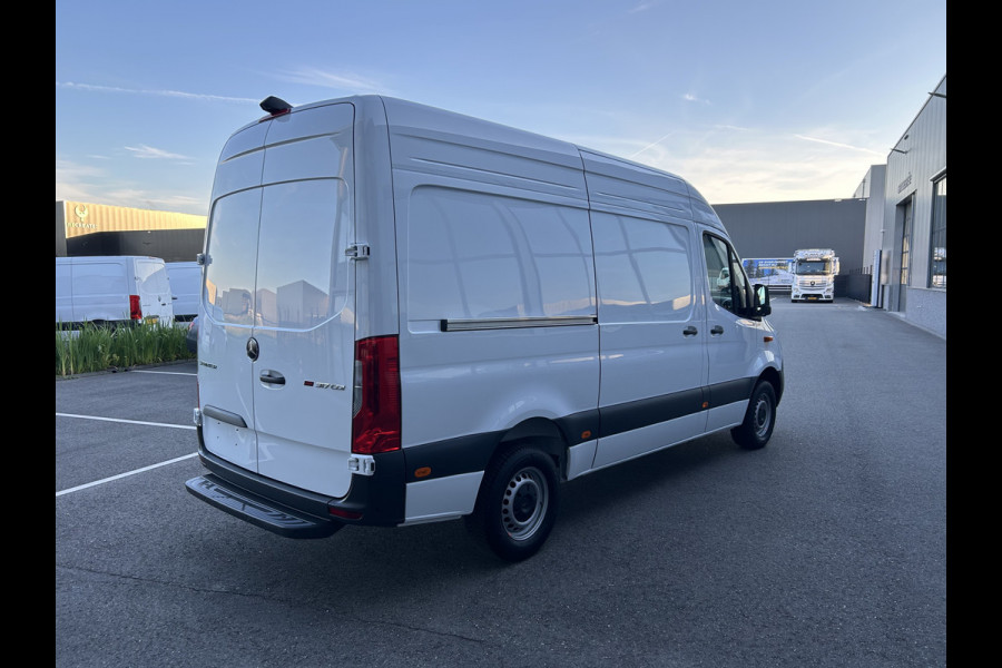 Mercedes-Benz Sprinter 317 CDI L2 H2 Pro LED / MBUX / Navigatie / Camera / Parkeersensoren / Cruise control / Airco / 270 Graden achterdeuren