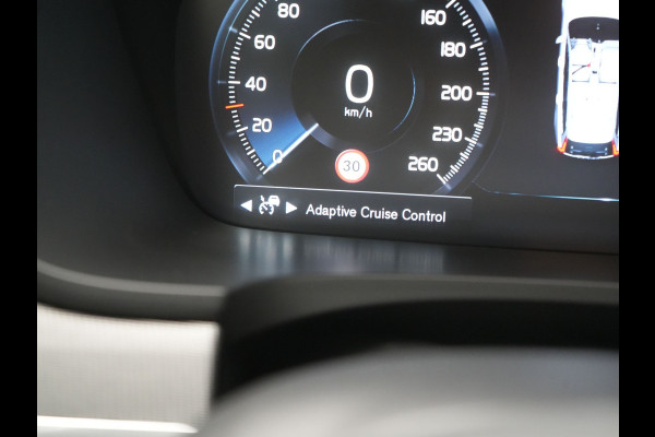 Volvo V90 T8 AWD Inscription PHEV 394pk Dealer O.H. | Trekhaak Af Fabriek | Panodak | Adaptive Cruise | Harman / Kardon | Head Up | Camera | Lederen Sportstoelen Massage & Ventilatie & Memory | Apple Carplay | Stuur Verwarmd | Blis | Plug In Hybrid |