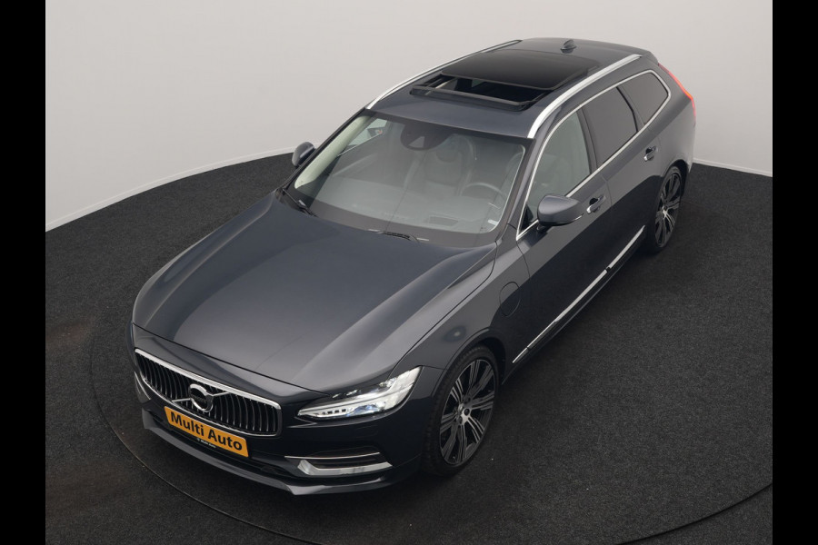 Volvo V90 T8 AWD Inscription PHEV 394pk Dealer O.H. | Trekhaak Af Fabriek | Panodak | Adaptive Cruise | Harman / Kardon | Head Up | Camera | Lederen Sportstoelen Massage & Ventilatie & Memory | Apple Carplay | Stuur Verwarmd | Blis | Plug In Hybrid |